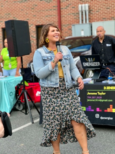 Hilda Nucete holds a microphone about to speak at a civic engagement event